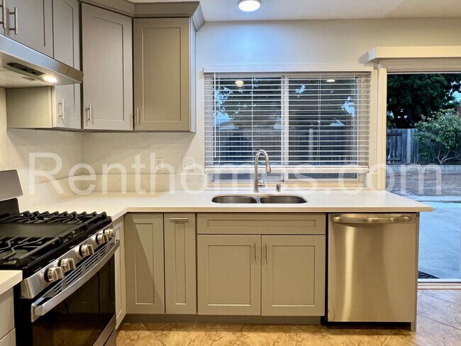 Foto del edificio - 10455 Glenellen Ave