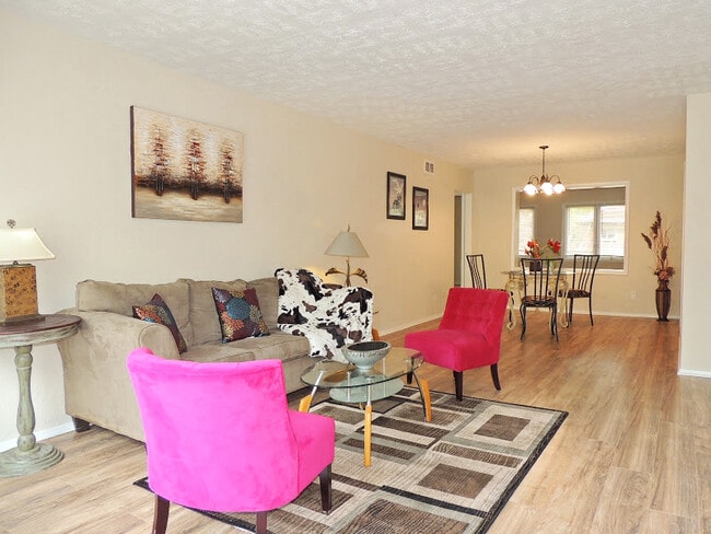 Building Photo - Magnificently Renovated 3 Bed - 2 Bath Euc...