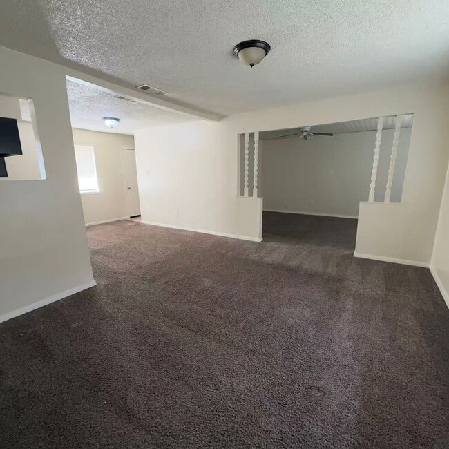 Building Photo - Beautiful 3 Bedroom 2 Bathroom in Garland!