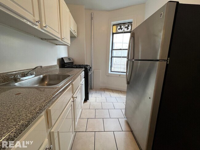 Foto del edificio - 647 West 172nd Street