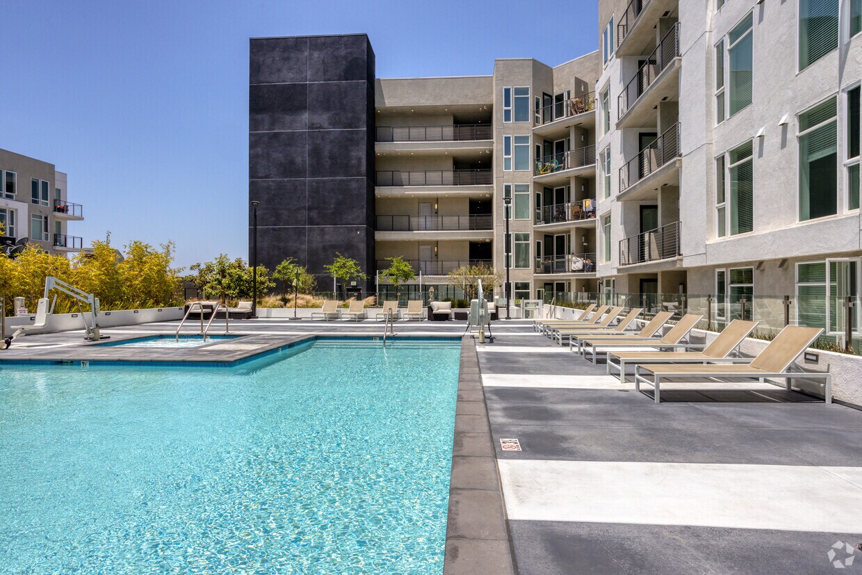 30Sixty Apartments 3060 W Olympic Blvd Los Angeles, CA