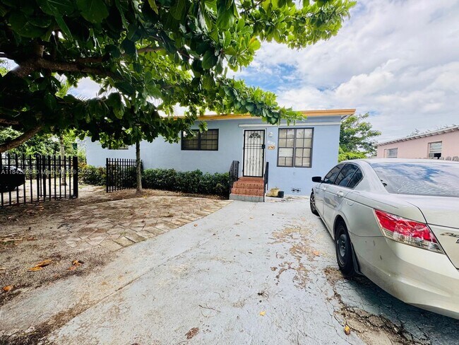 Foto del edificio - 1060 NW 116th St