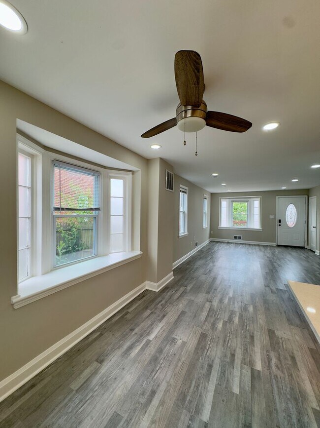 Building Photo - Charming 3 Bedroom/2 Bathroom Townhome in Dundalk, MD!