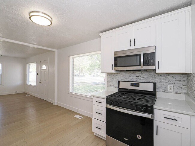 Foto del edificio - 3 Bed Bungalow Near BYU & UVU – Large Private Yard
