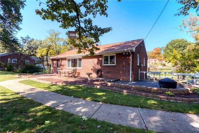 Foto del edificio - *Beautifully Renovated 3BD/1.5BA Single-Fa...