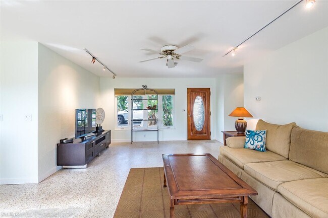 Building Photo - 2 br, 2 bath House - 916 SE 13th Ct