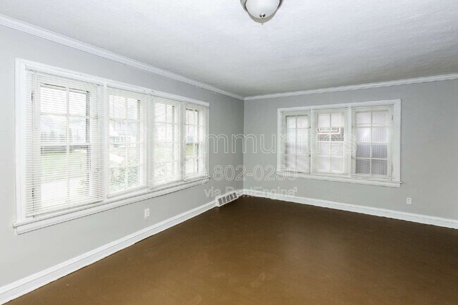 Building Photo - 3579 Riedham Rd