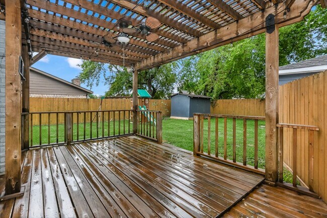 Building Photo - 7923 Dawnridge Dr