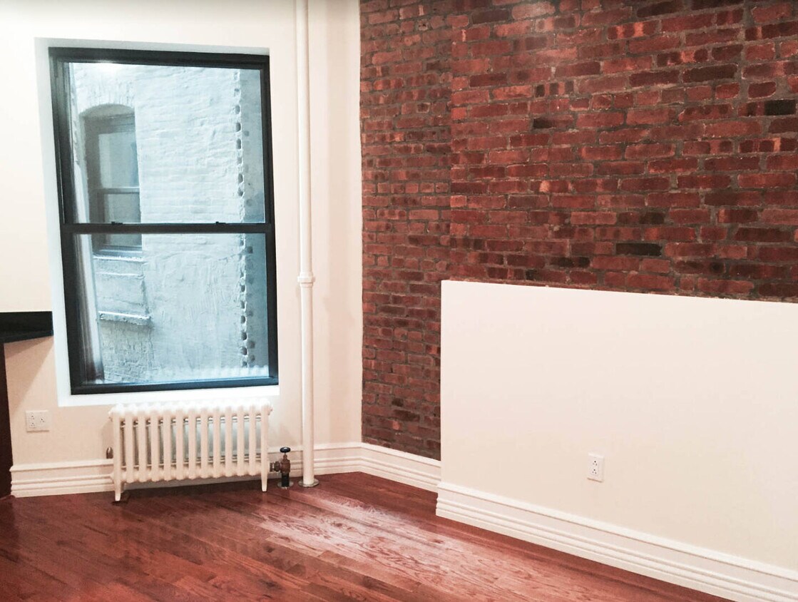 Building Photo - 211 W 80th St