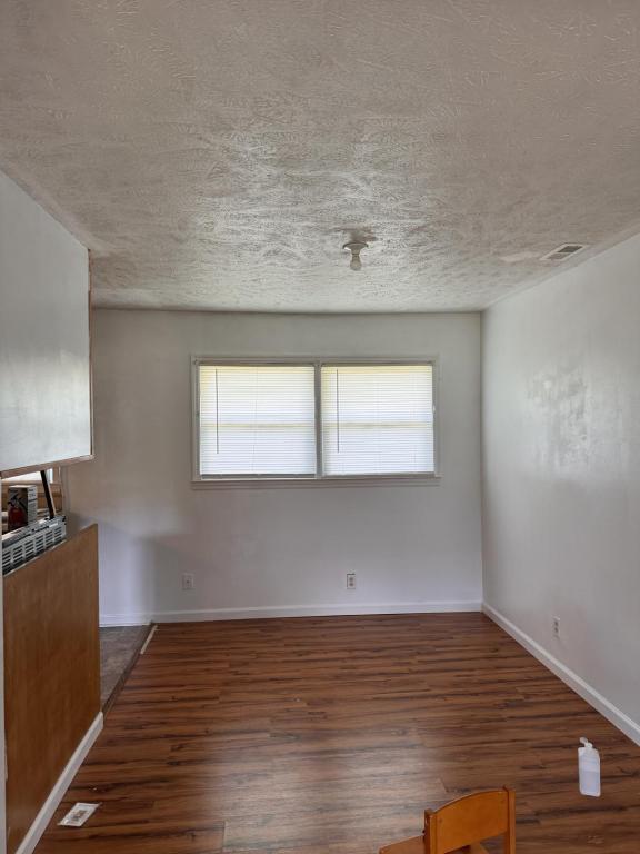 Foto del edificio - 2182 Alamac Rd