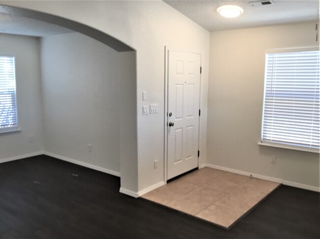 Building Photo - 9605 Mogollon Dr NW