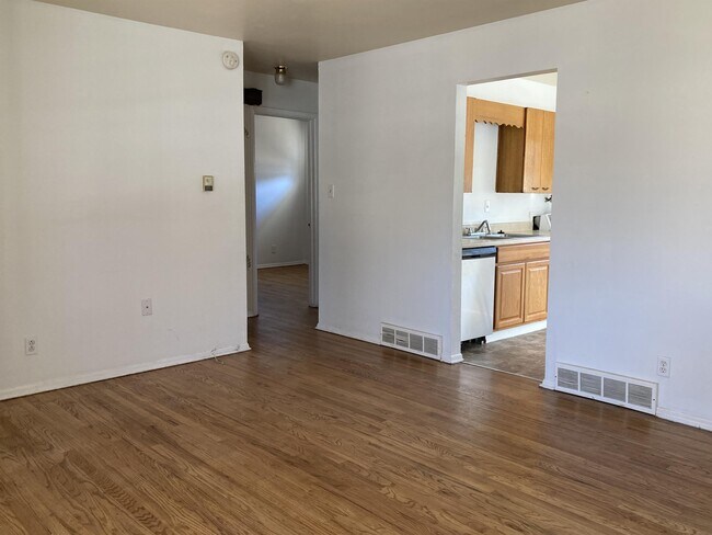 Foto del edificio - 1421 McArthur Ave