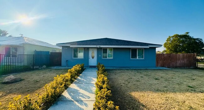 Foto del edificio - Brand new property in Bakersfield - 3 bedrooms, 2 bathrooms, ready for immediate occupancy!!
