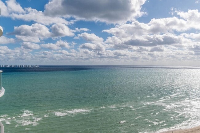 Foto del edificio - 17475 Collins Ave