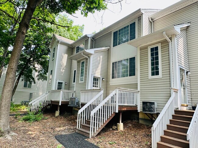Foto del edificio - 256 W Treehouse Ln