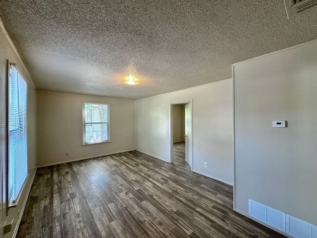 Building Photo - Viewable Now!