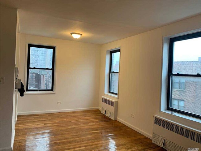 Building Photo - 102-30 Queens Blvd