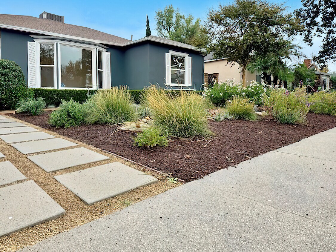 Foto principal - 17327 Hamlin St