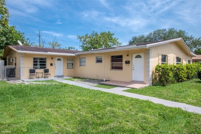 Building Photo - 3 br, 2 bath House - 18355 NE 1st Ct # 18357