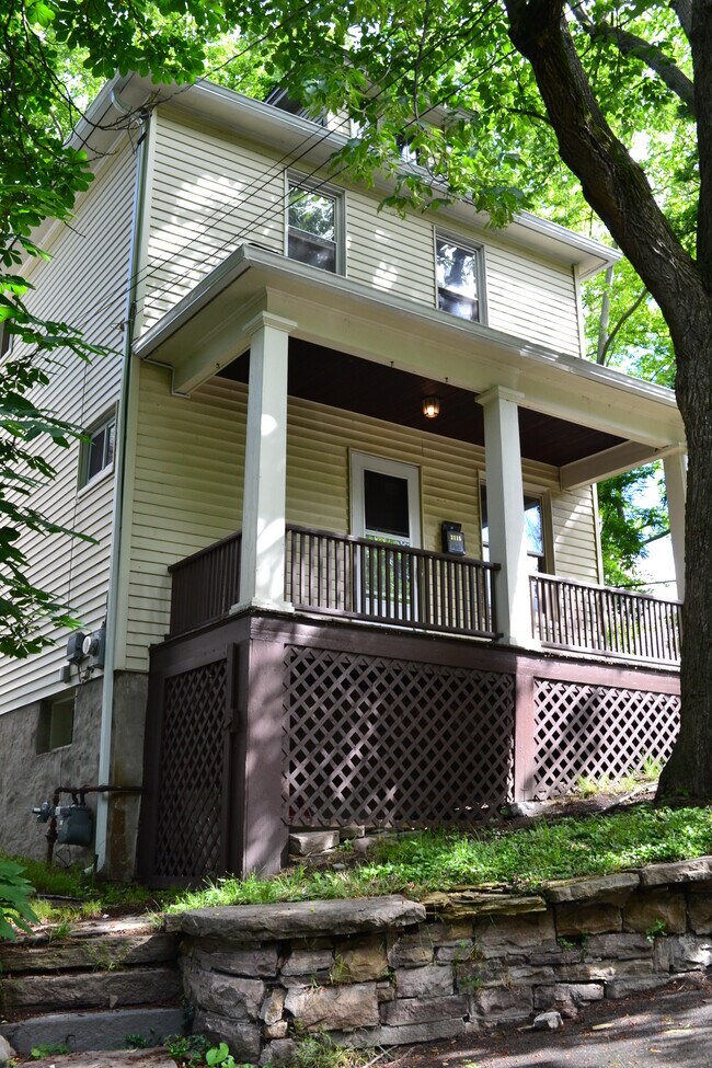 Foto del edificio - 2115 Hollister Ave