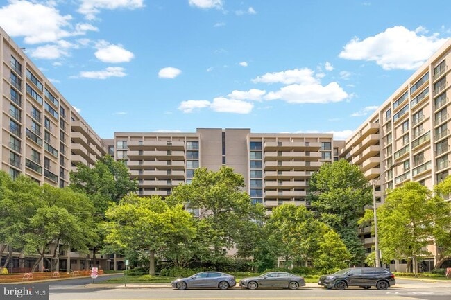 Building Photo - 4141 Henderson Rd