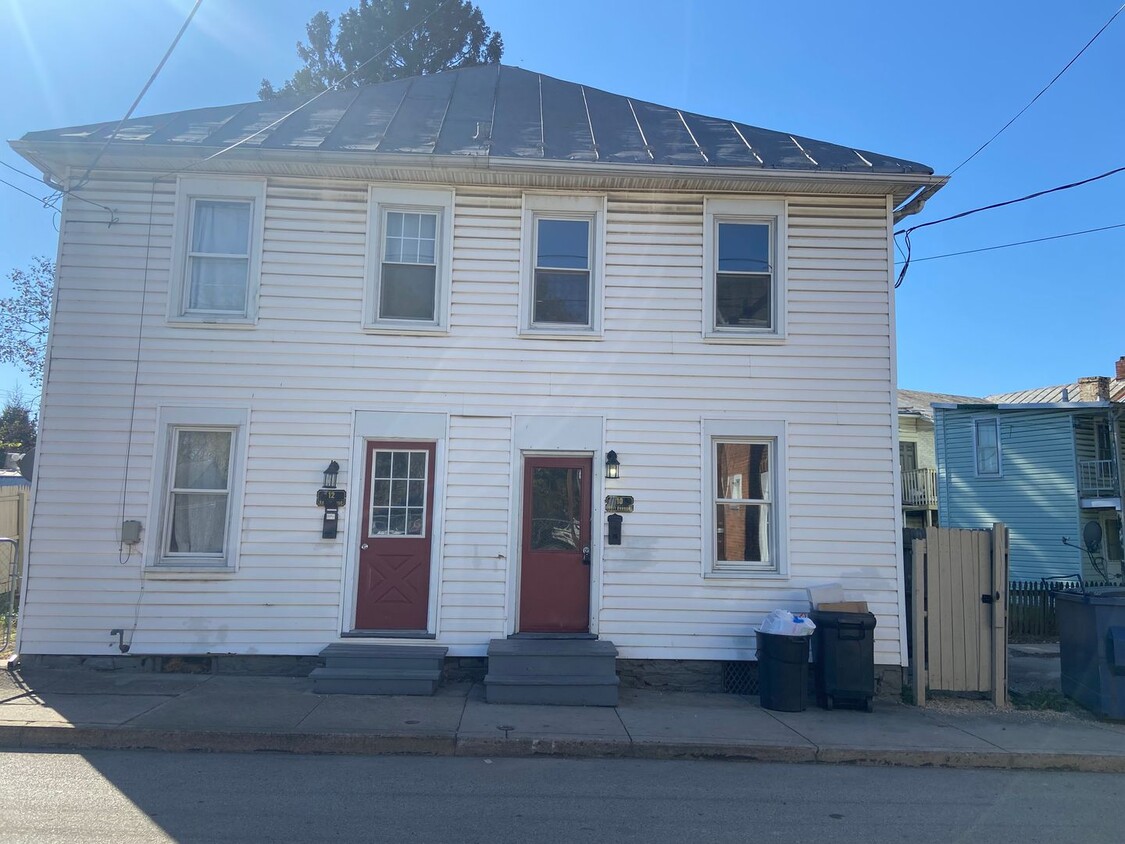 Primary Photo - *UPCOMING* - 2 bed, 1 bath 2 story HOUSE, ...