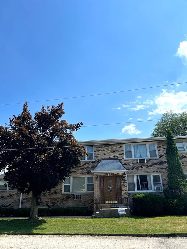 7601 Banks St Unit 2W, Justice, IL 60458 Condo for Rent in Justice