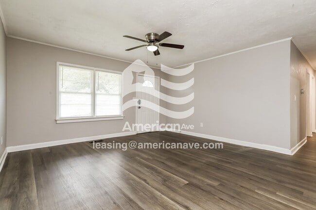 Building Photo - 827 Oak Ridge Dr