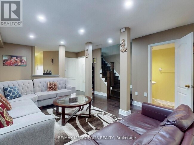 Building Photo - 922 Tambourine Terrace