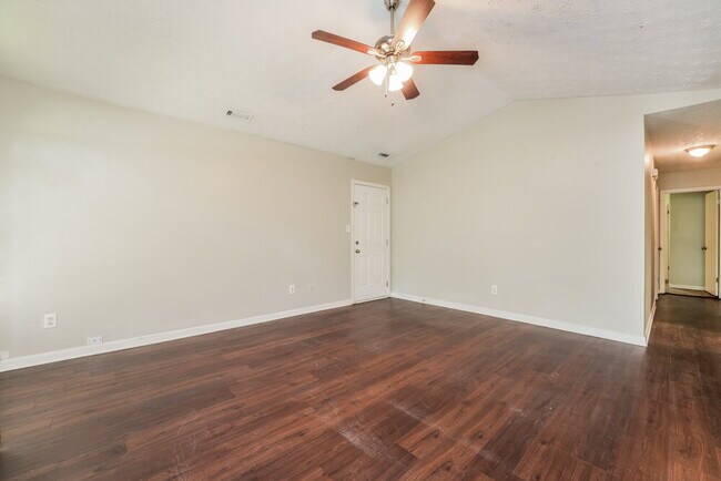 Foto del edificio - 465 Rosehill Dr