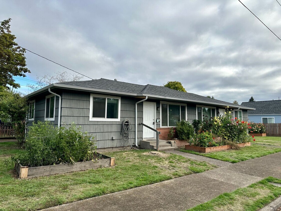 NW Lincoln Apartment for Rent in Corvallis, OR