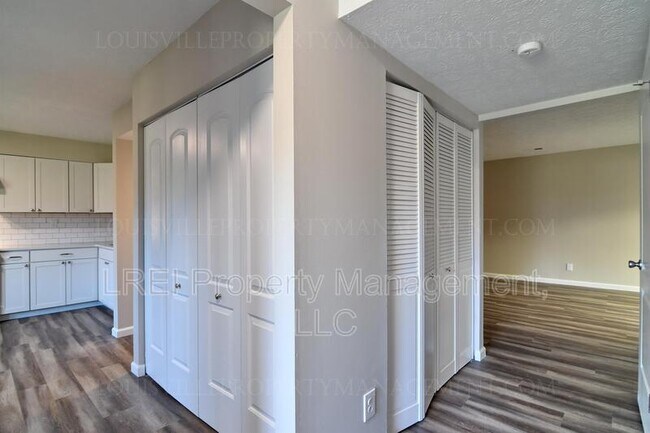 Building Photo - 11433 N Tazwell Dr