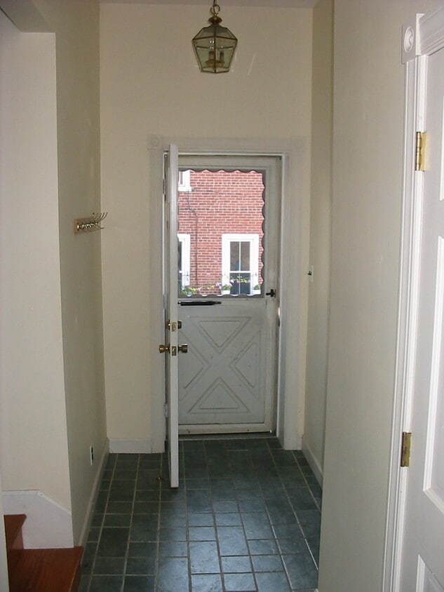 Primary Photo - 121 Gay St