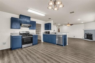 Building Photo - 2320 Shadabury Dr
