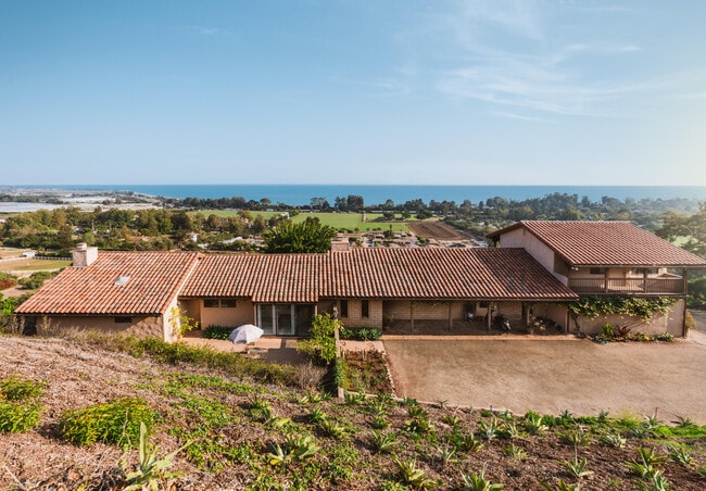 Foto del edificio - 3330 Foothill Rd