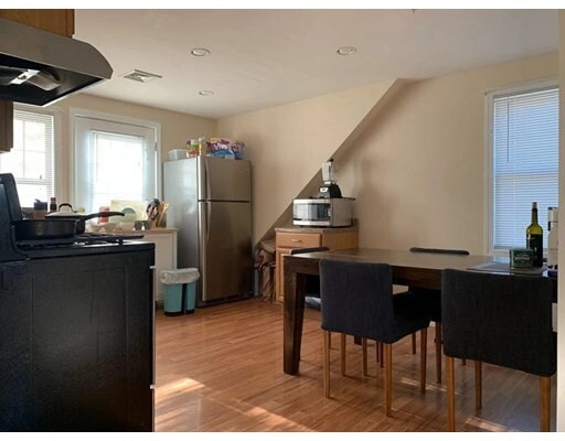 Building Photo - 139 Shore Dr