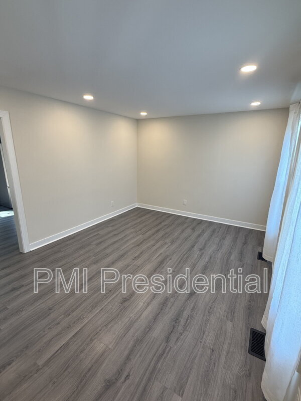Foto del edificio - 13702 Danbury Dr