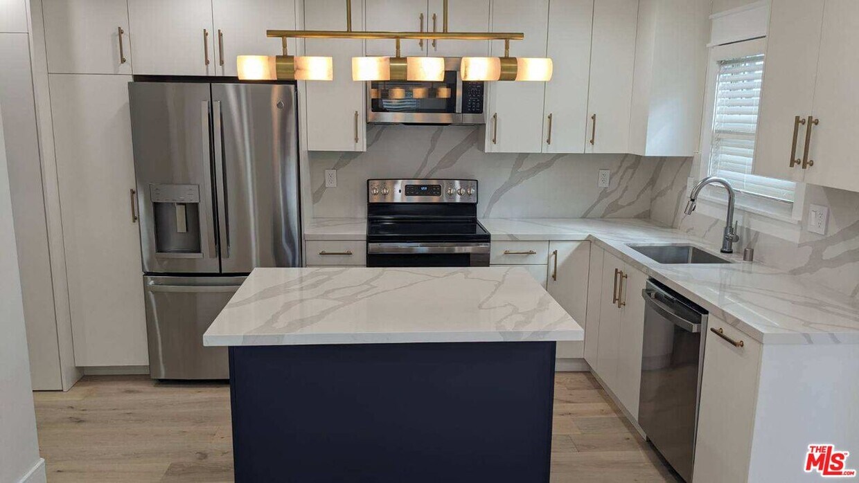 Foto principal - 3677 3rd Ave