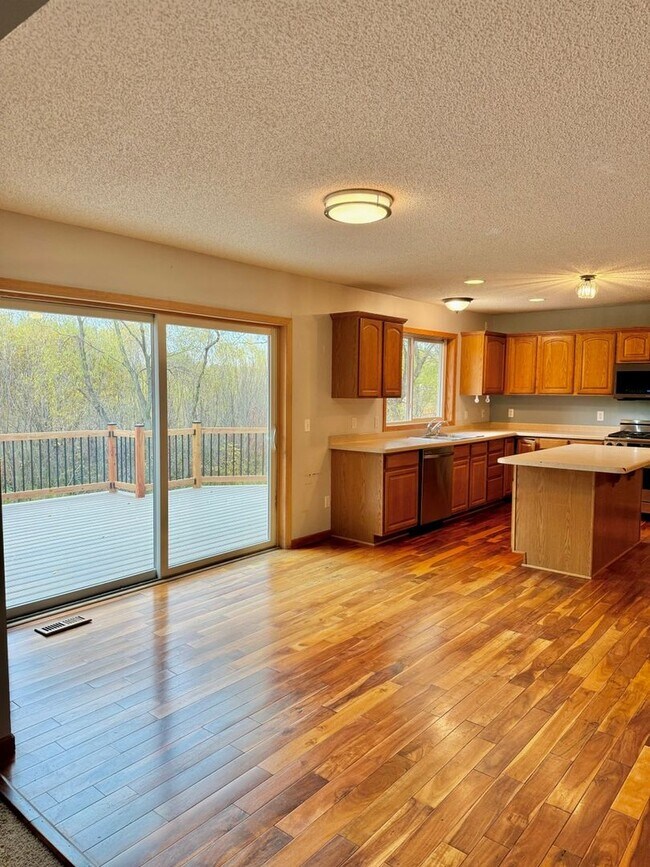 Building Photo - 4 Bedroom Single Family Home in Forest Lake