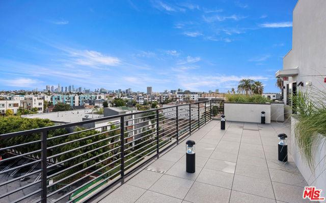 Building Photo - 667 Wilton Pl