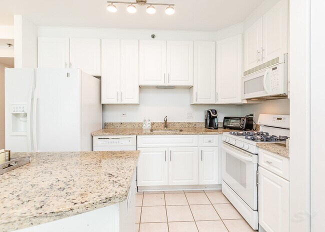 Building Photo - 33 W Ontario St