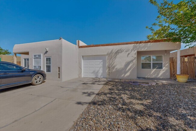 Foto del edificio - Close in West Side 2 bedroom 1.75/ba 1/cg