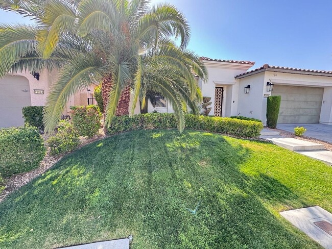 Building Photo - Southern Highlands Gem | 3 Bed, 2.5 Bath w...