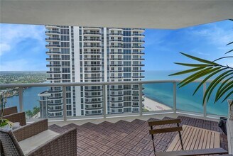 Building Photo - 4775 Collins Ave