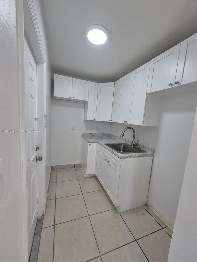 Foto del edificio - 1018 NW 6th Ave