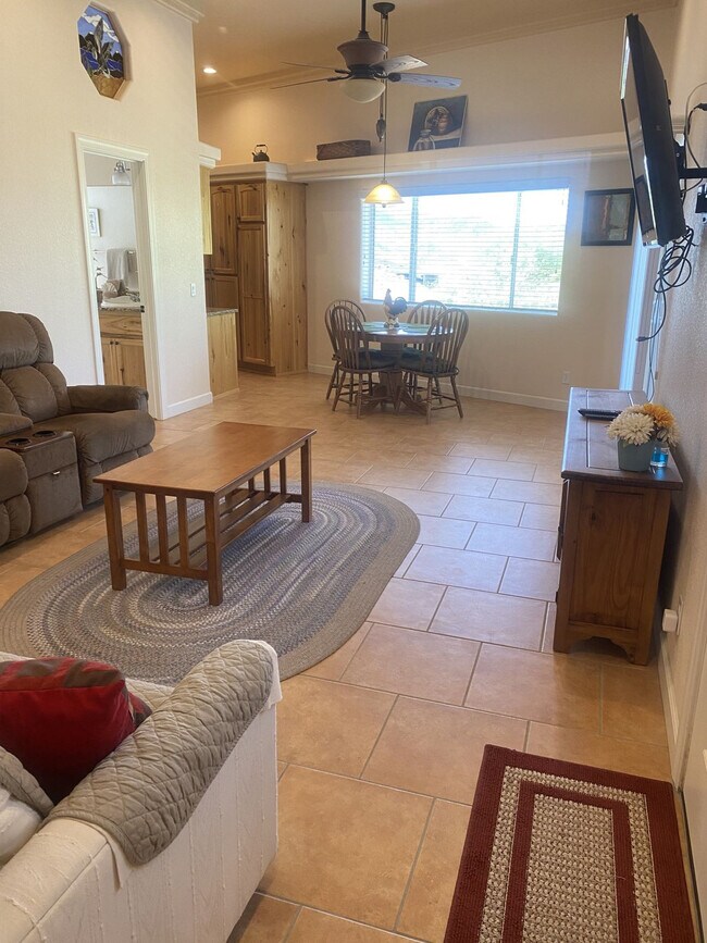 Building Photo - 3080 Shoshone Dr