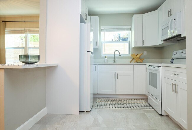 Foto del edificio - 2761 SW 33rd Ave