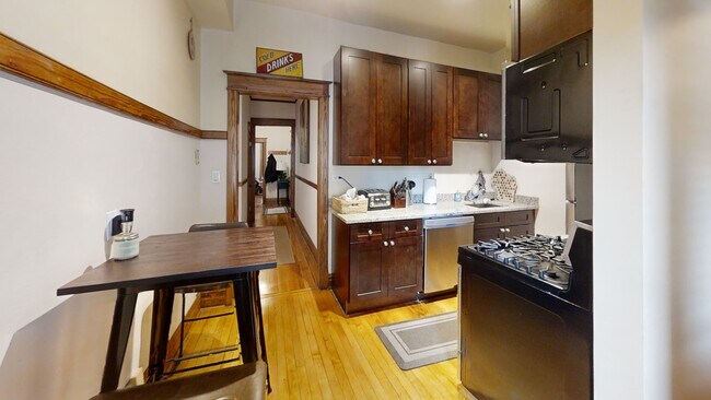 Foto del edificio - 3765 N Lakewood Ave