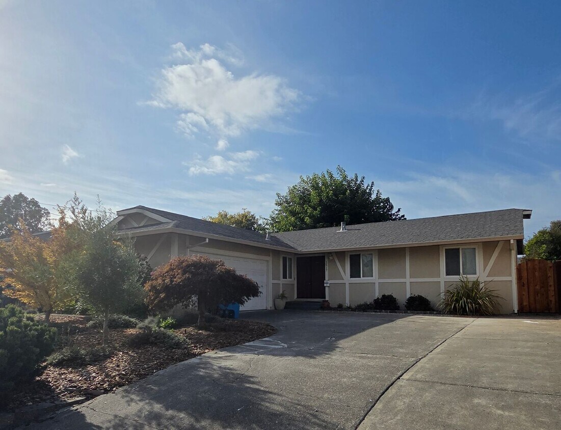 Primary Photo - 3 bedroom 2 bath East Petaluma