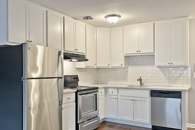 Building Photo - 633 S. Maple Ave.